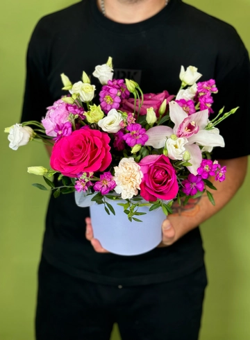 Композиция в коробке &laquo;Маджента&raquo; от интернет-магазина цветов в 